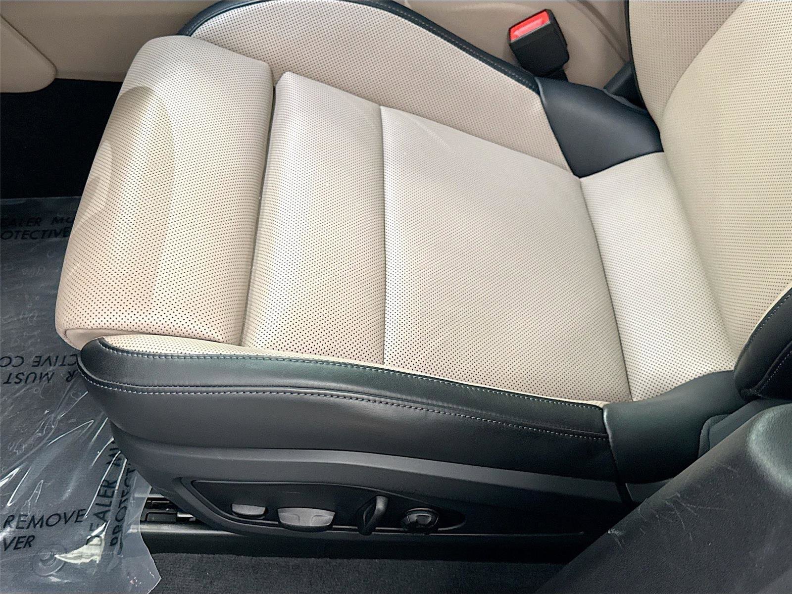 Used 2025 Porsche Taycan image 20