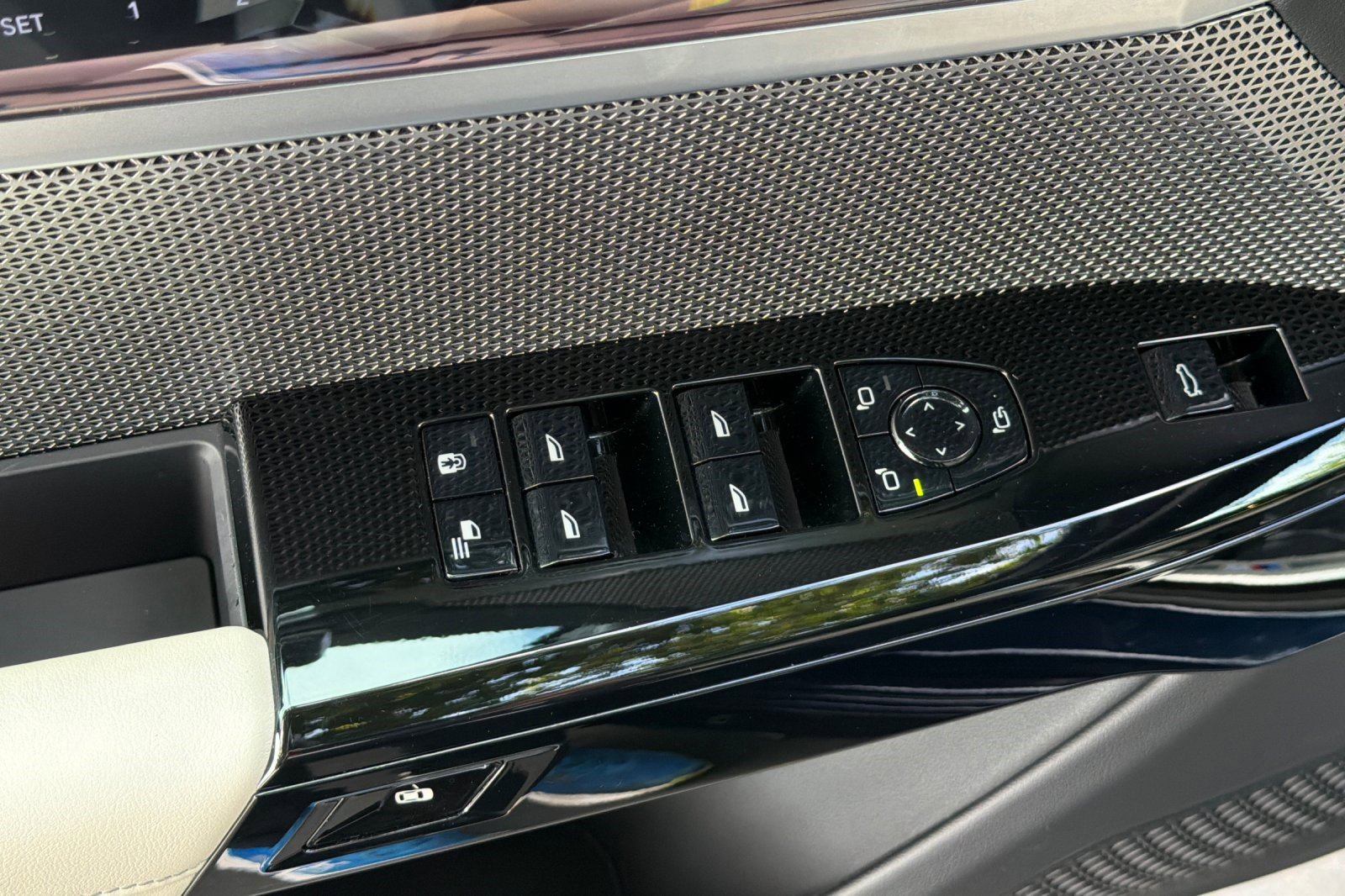 Certified 2023 BMW 740i w/ Executive Package RWD image 13