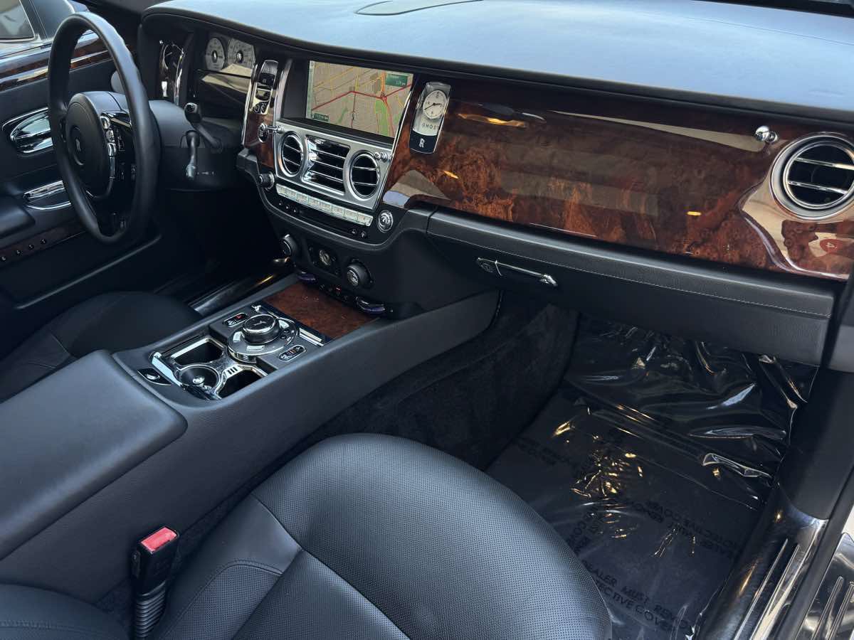 Used 2014 Rolls-Royce Ghost RWD image 25