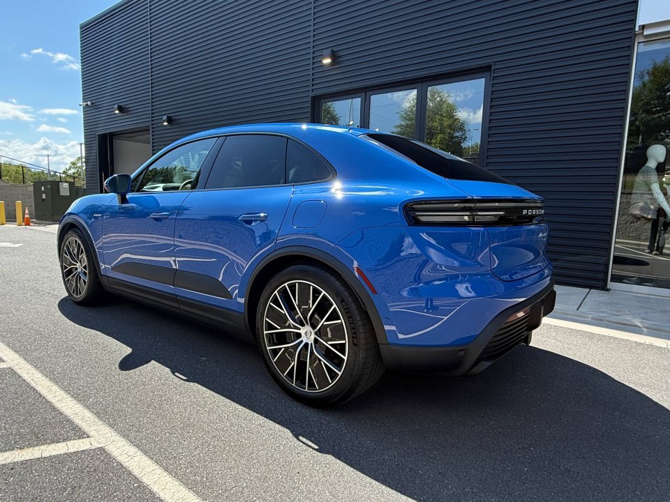 New 2026 Porsche Macan 4 Electric AWD/4WD image 3
