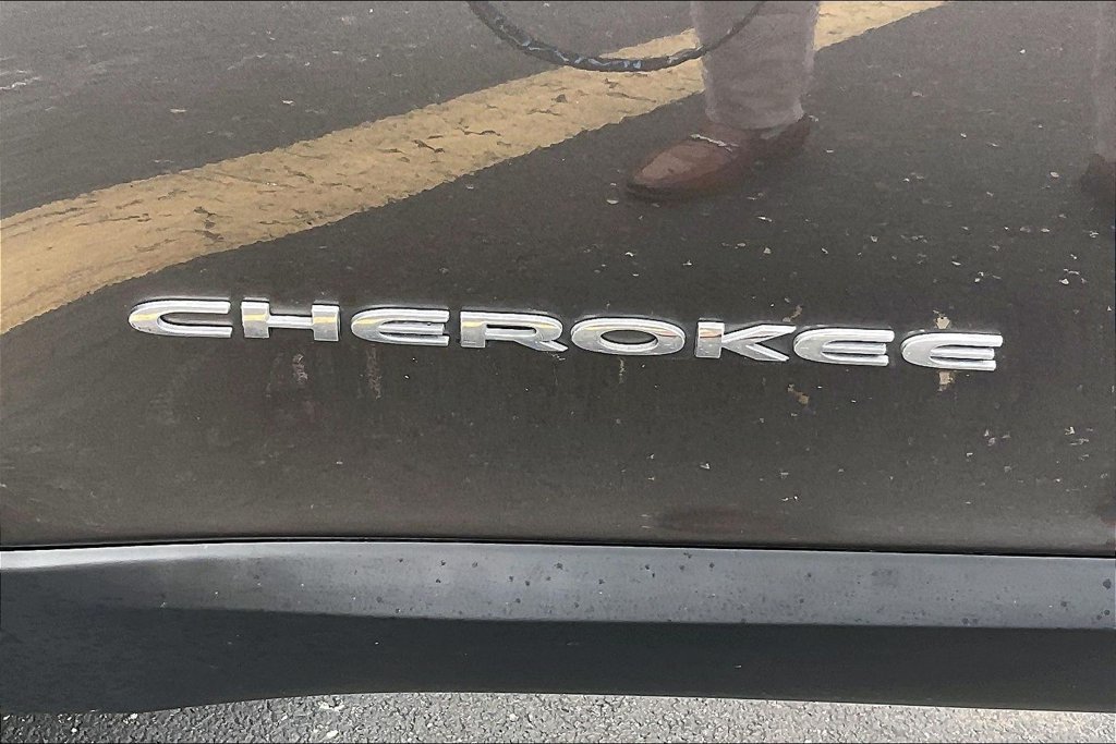 Used 2016 Jeep Cherokee Limited AWD/4WD image 37