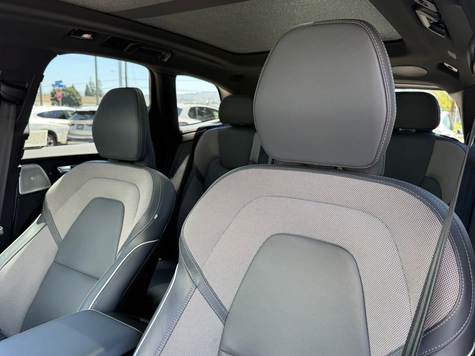 Used 2022 Volvo XC60 T8 R-Design w/ Advanced Package image 27