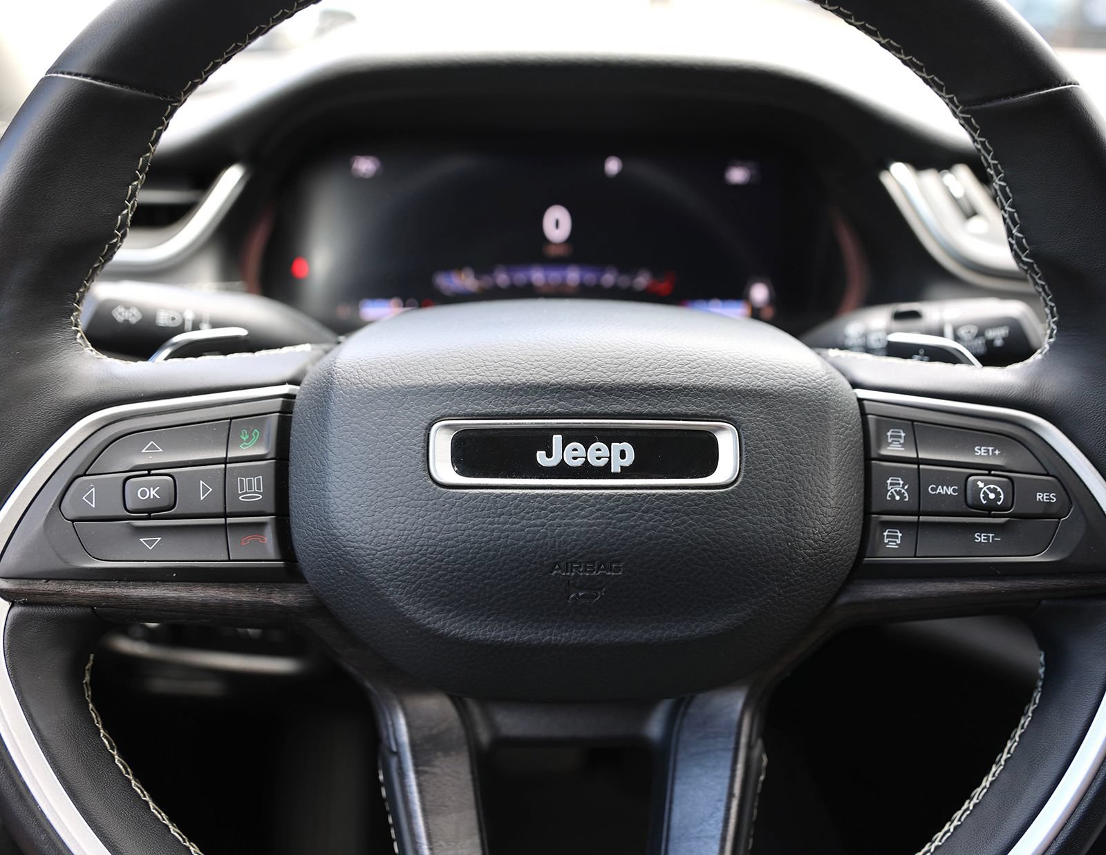 Used 2022 Jeep Grand Cherokee Limited AWD/4WD image 37