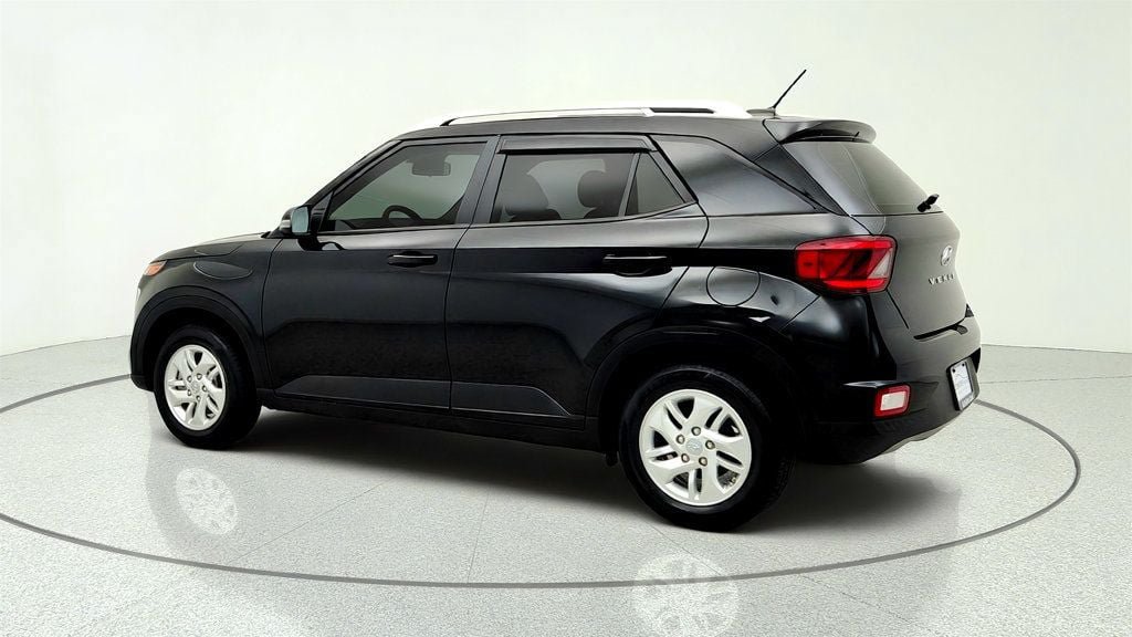 Used 2023 Hyundai Venue FWD image 7