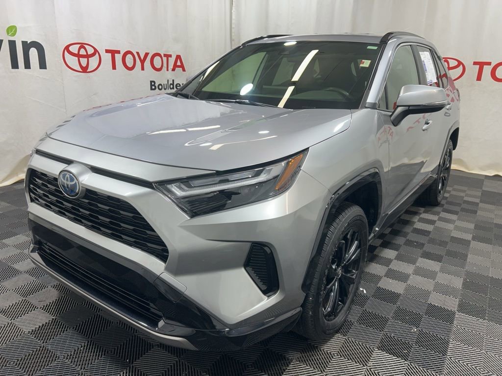 Used 2023 Toyota RAV4 SE image 3