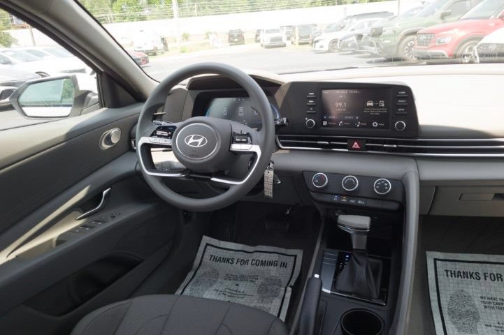 New 2026 Hyundai Elantra SE FWD image 19