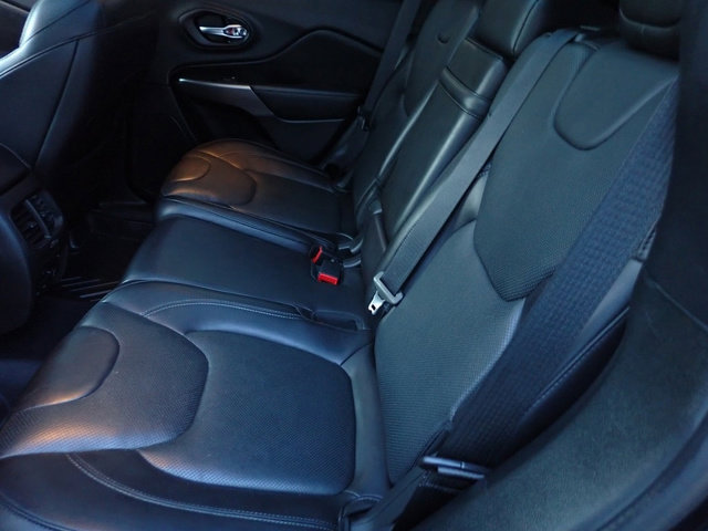 Used 2019 Jeep Cherokee Overland w/ Technology Group image 20