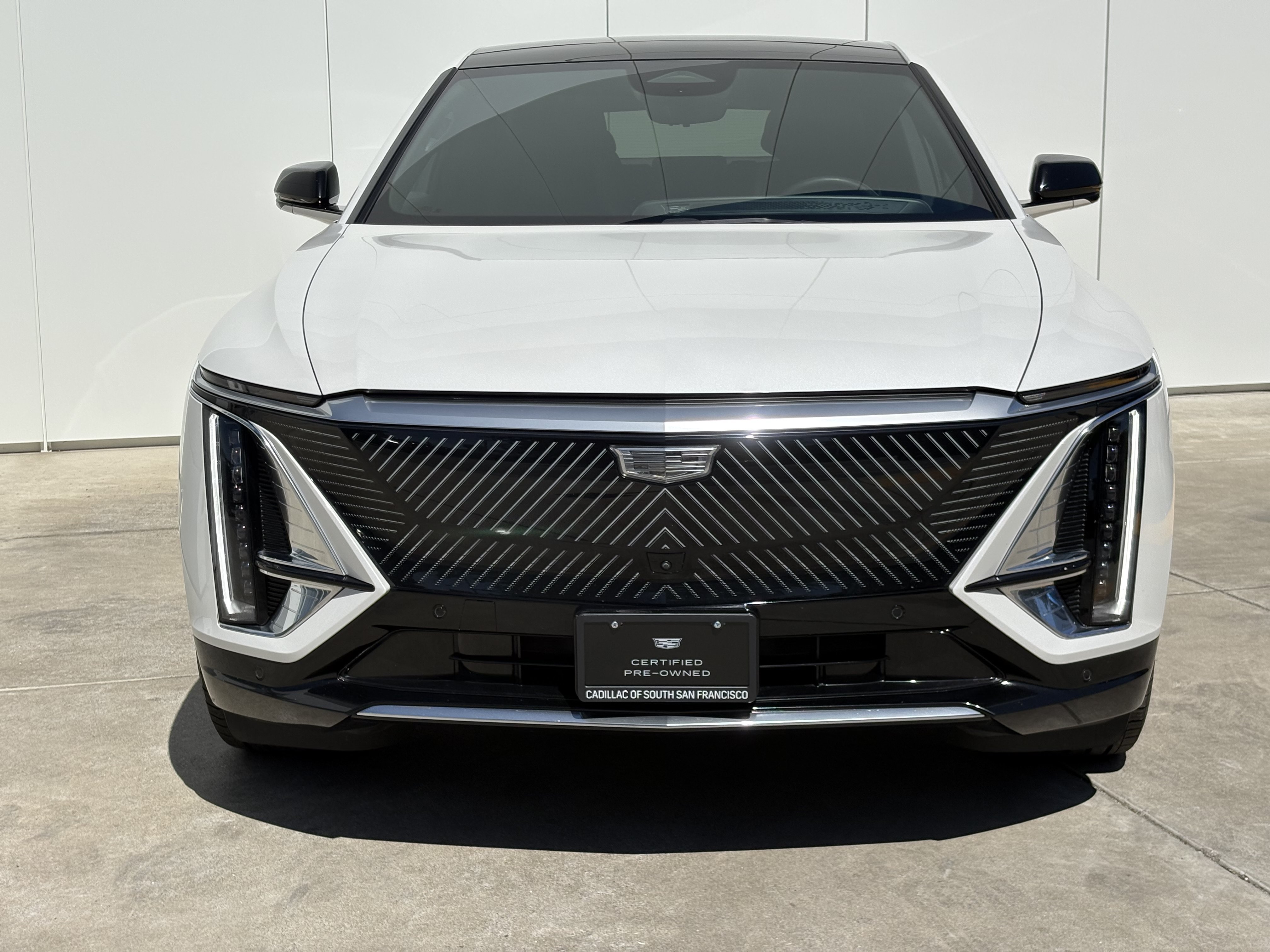 Certified 2024 Cadillac Lyriq Luxury AWD/4WD image 3