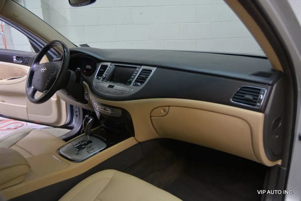 Used 2010 Hyundai Genesis 4.6 RWD image 12