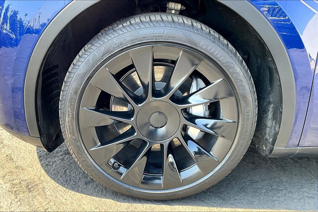 Used 2023 Tesla Model Y Long Range image 12