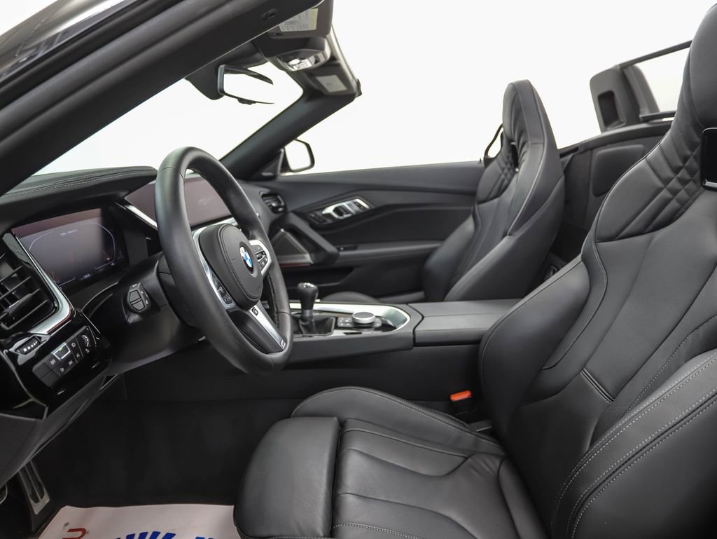 Certified 2025 BMW Z4 M40i w/ Edition image 11