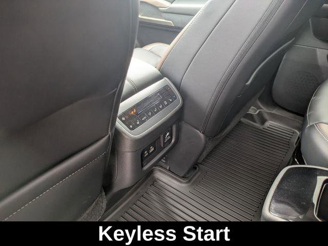 Used 2024 Nissan Pathfinder Platinum image 23