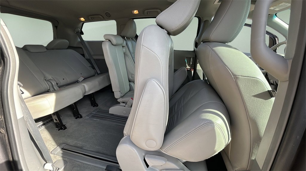 Used 2012 Toyota Sienna XLE w/ Entertainment Pkg image 32