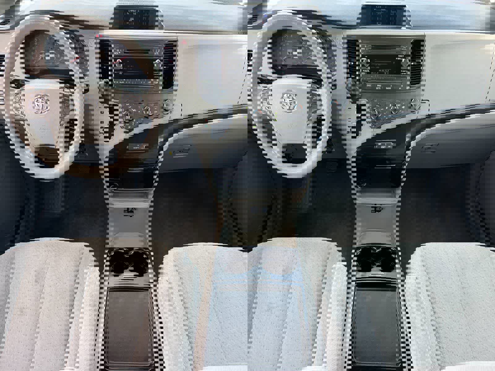 Used 2012 Toyota Sienna LE image 4