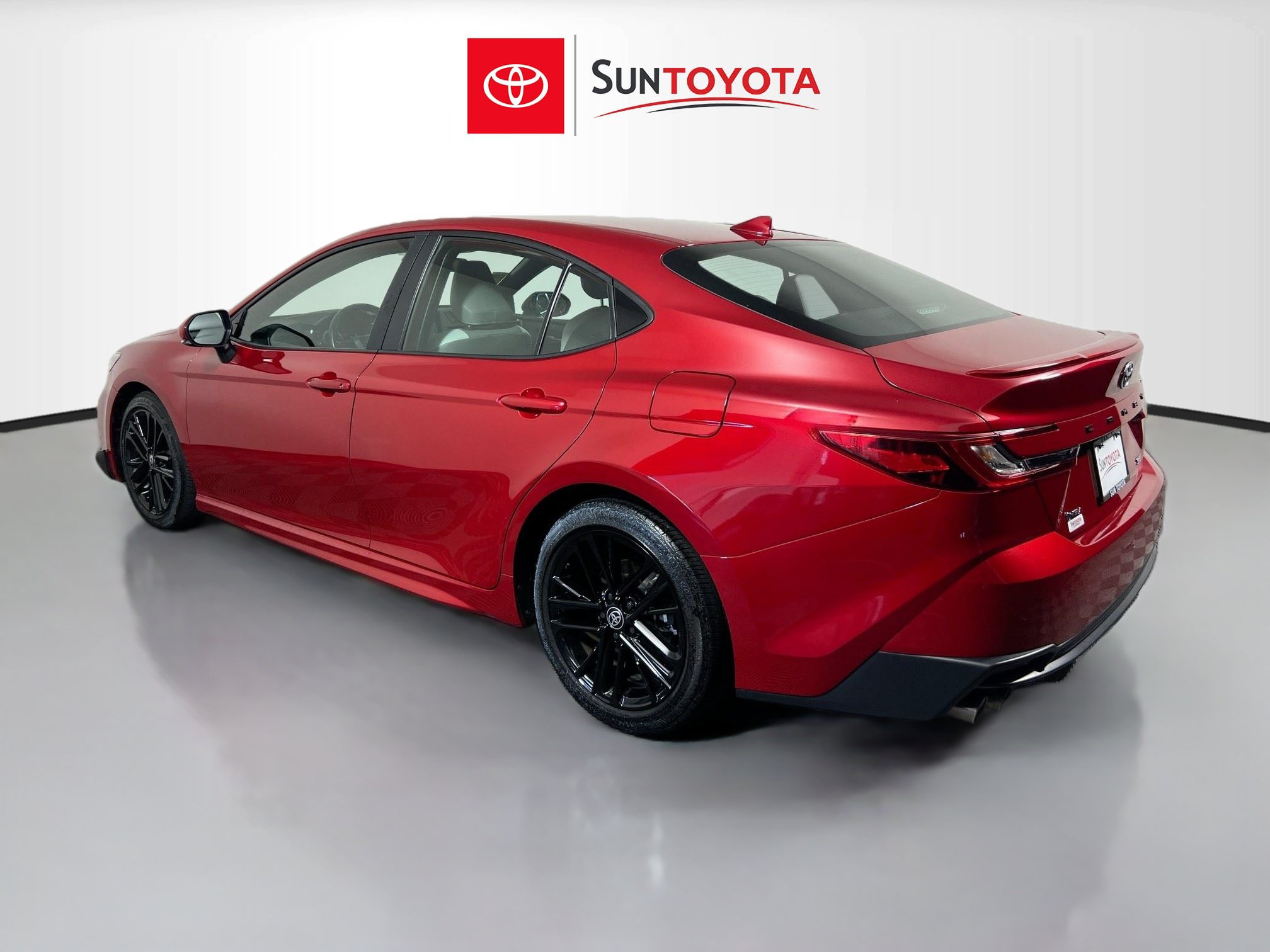 Used 2025 Toyota Camry SE w/ Convenience Package FWD image 5