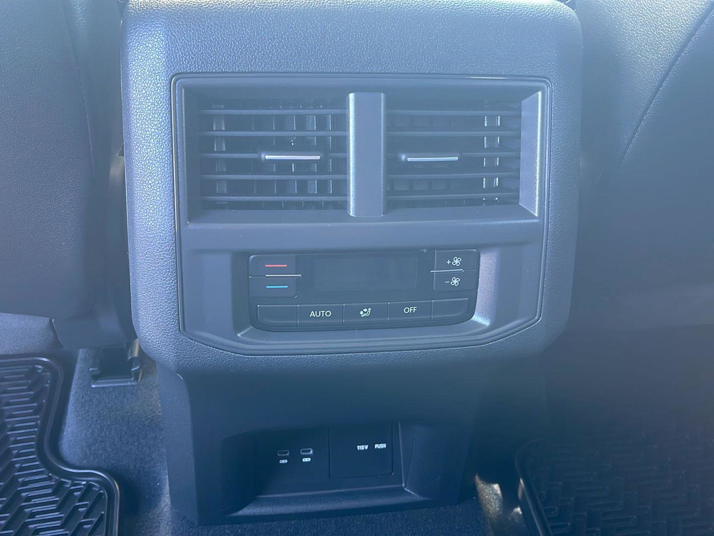 Used 2023 Volkswagen Atlas SEL image 18