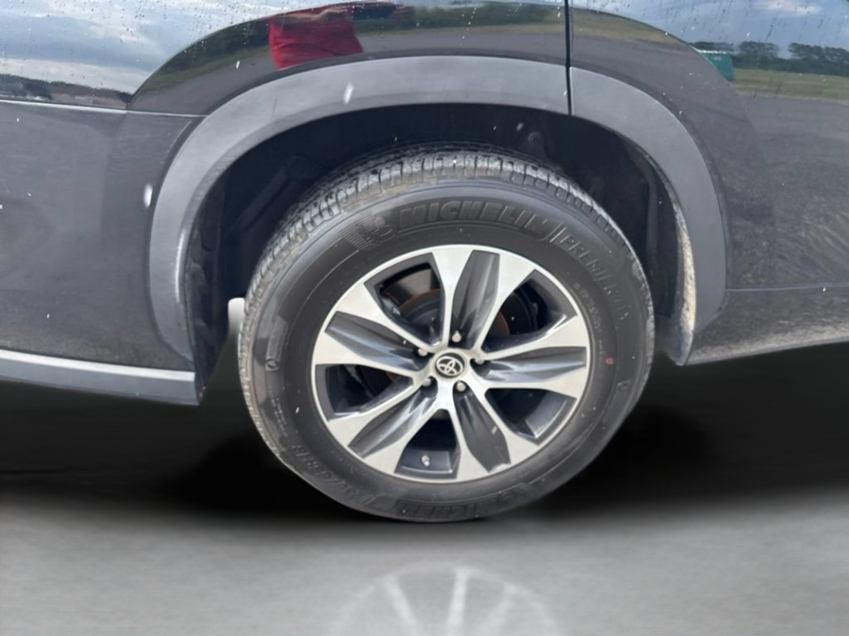 Used 2024 Toyota Highlander XLE FWD image 24