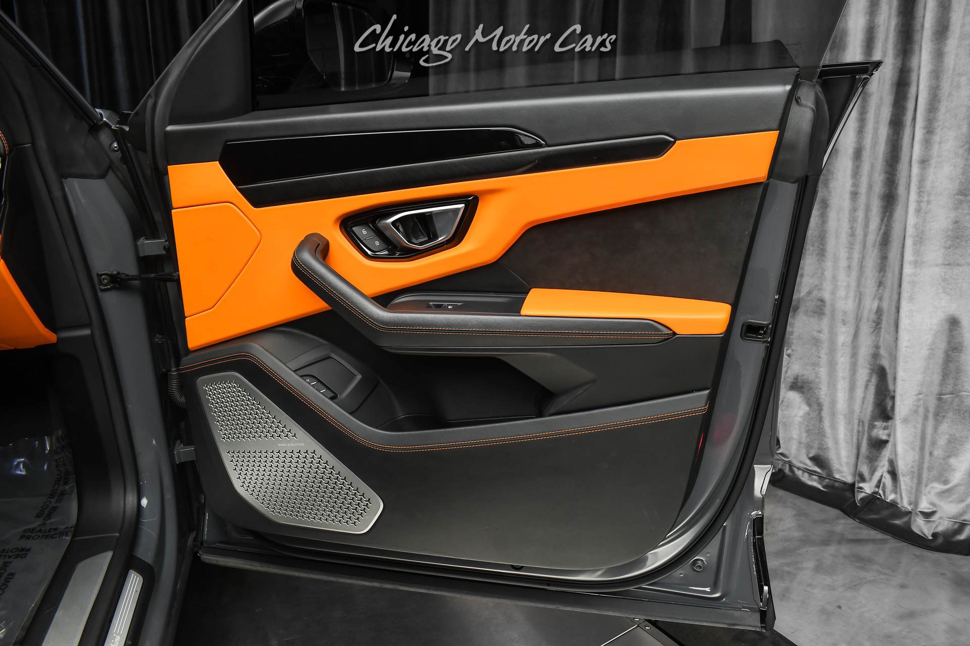 Used 2021 Lamborghini Urus AWD/4WD image 35