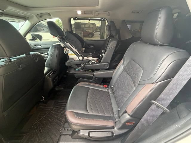 Used 2022 Nissan Pathfinder Platinum w/ Cargo Package AWD/4WD image 3