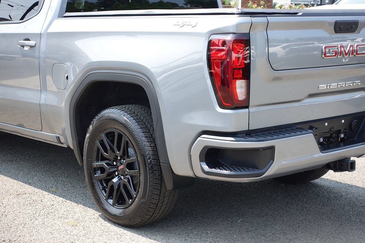 Used 2025 GMC Sierra 1500 Elevation AWD/4WD image 9