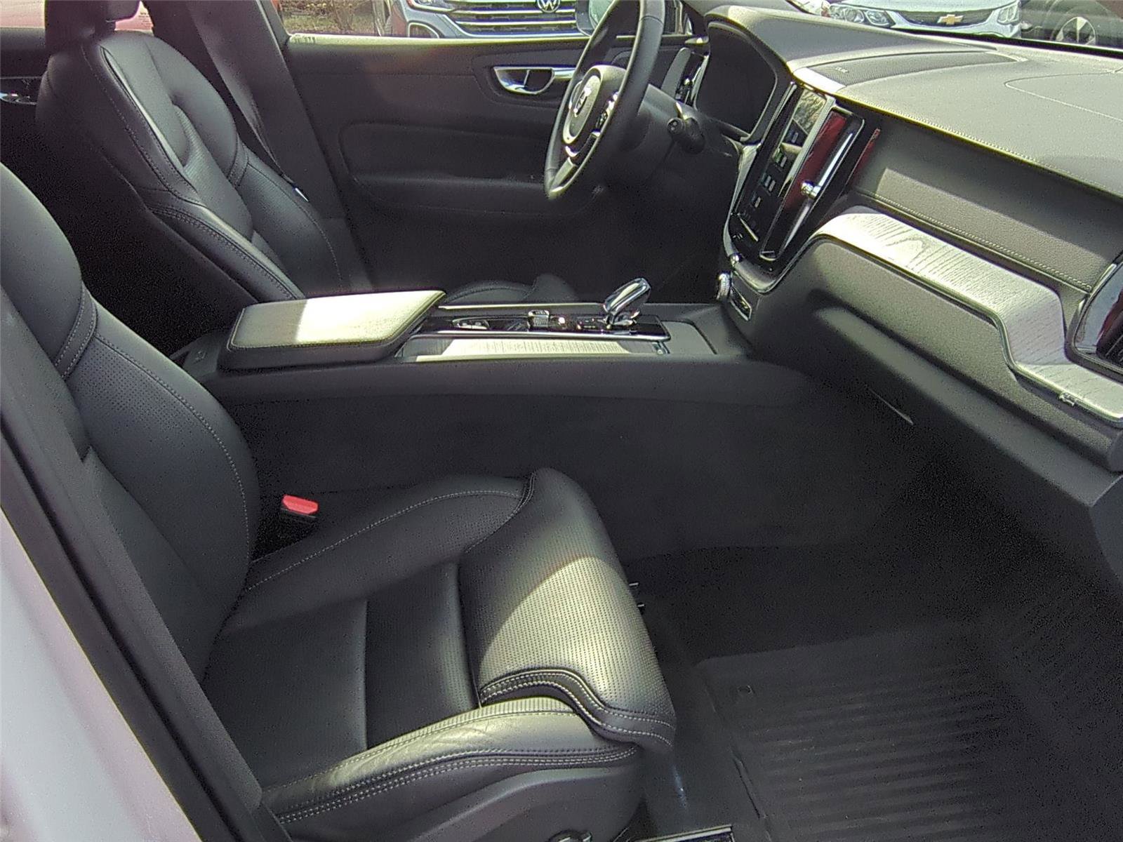 Used 2025 Volvo XC60 T8 Ultra w/ Protection Package Premier image 21