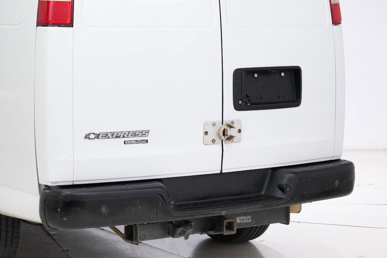 Used 2014 Chevrolet Express 3500 Extended RWD image 13
