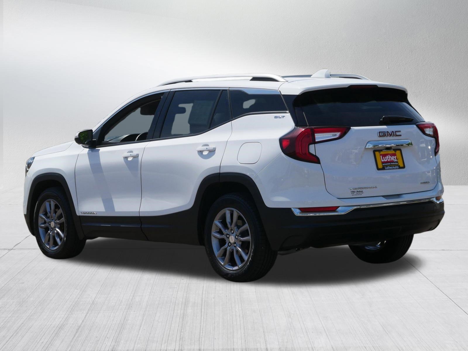 Used 2022 GMC Terrain SLT w/ Infotainment Package II AWD/4WD image 5
