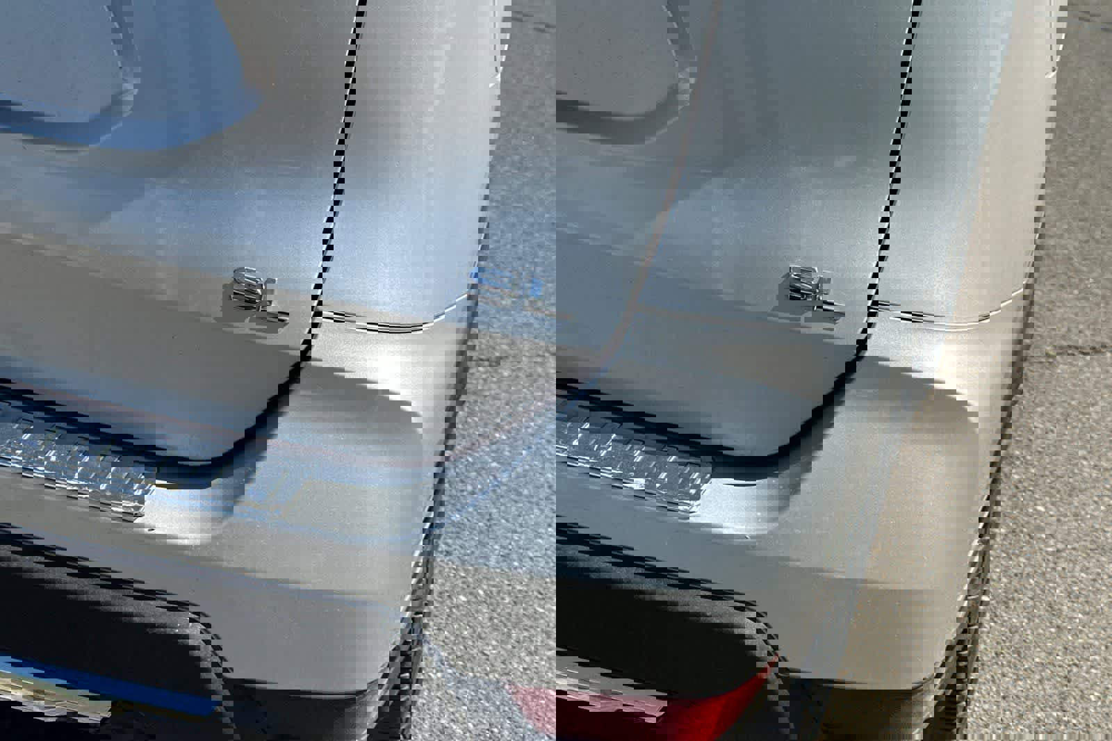 Used 2018 Nissan Rogue SL w/ Premium Package image 13