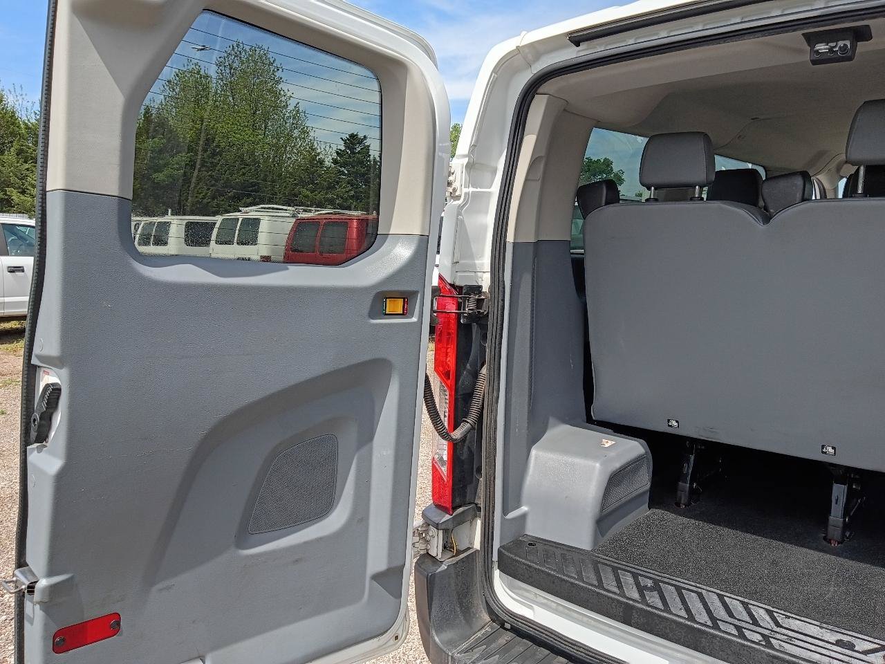 Used 2015 Ford Transit 150 XL RWD image 29