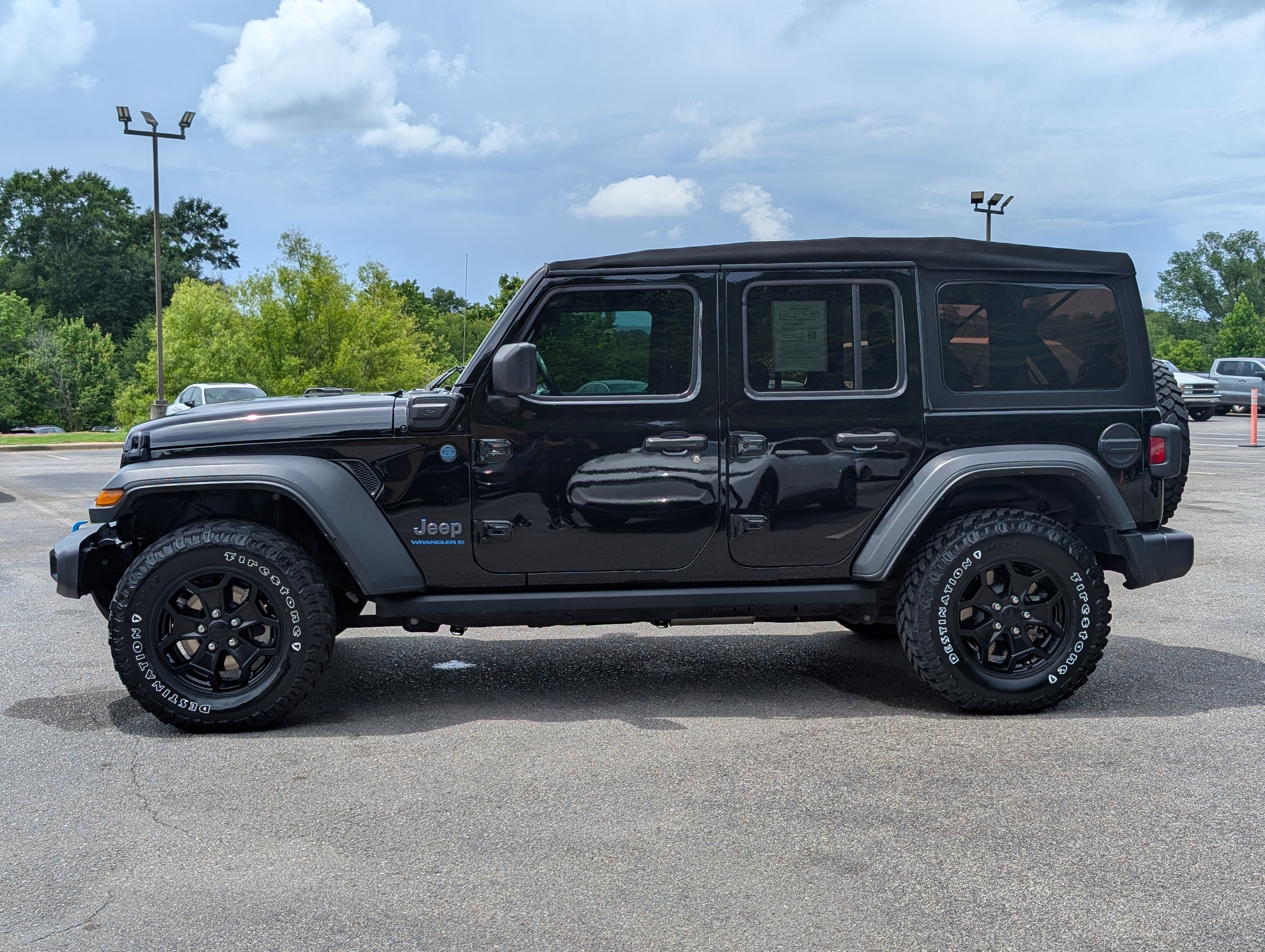 Used 2023 Jeep Wrangler Unlimited w/ Cold Weather Group AWD/4WD image 6