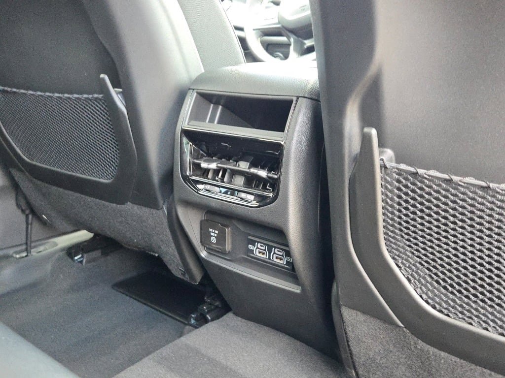 New 2025 Jeep Grand Cherokee Altitude image 11