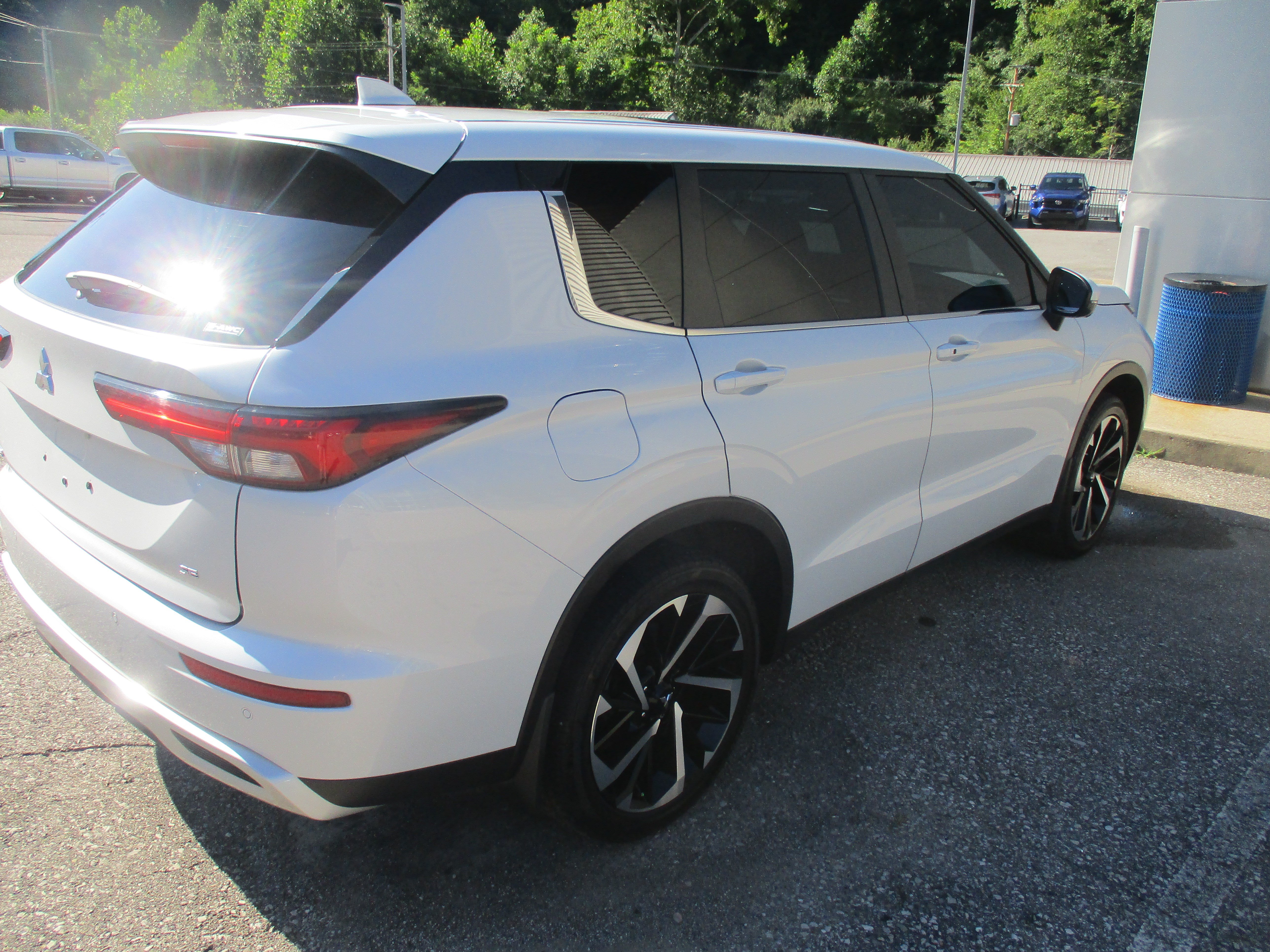Used 2023 Mitsubishi Outlander SE AWD/4WD image 4