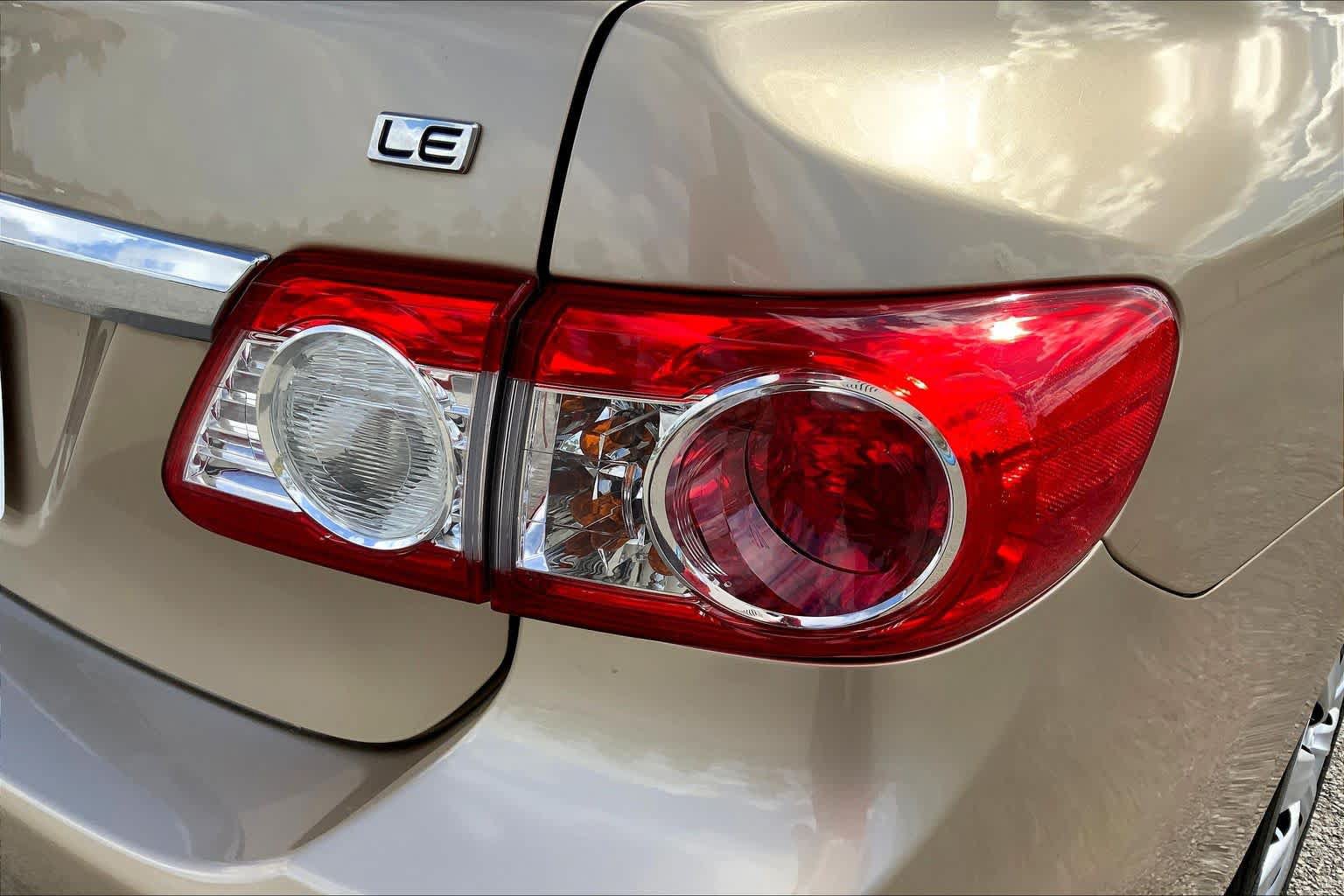 Used 2013 Toyota Corolla LE FWD image 28