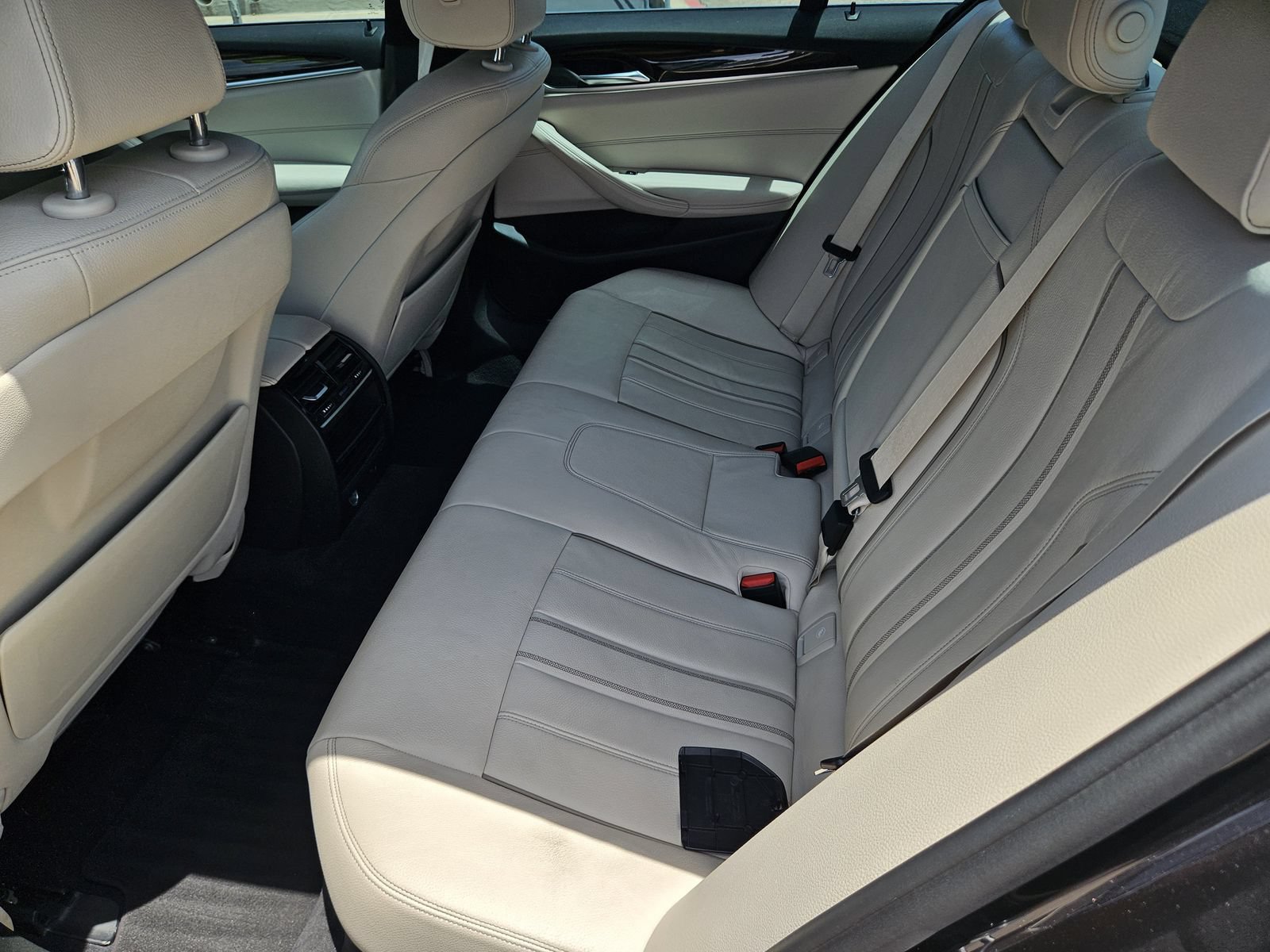 Used 2018 BMW 530e RWD image 17