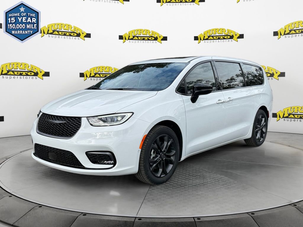 New 2026 Chrysler Pacifica Select