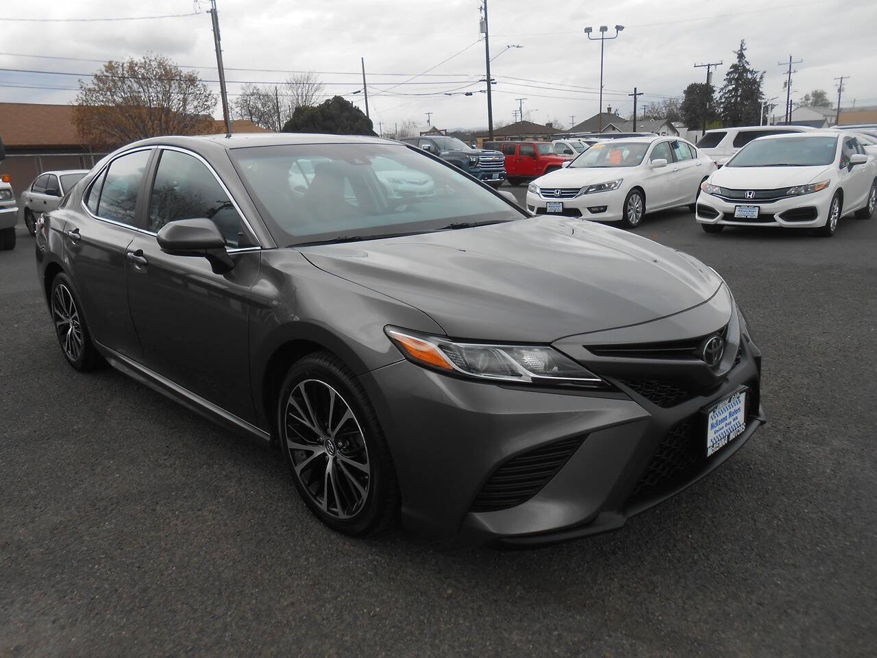 Used 2018 Toyota Camry SE w/ Moonroof Package FWD image 4