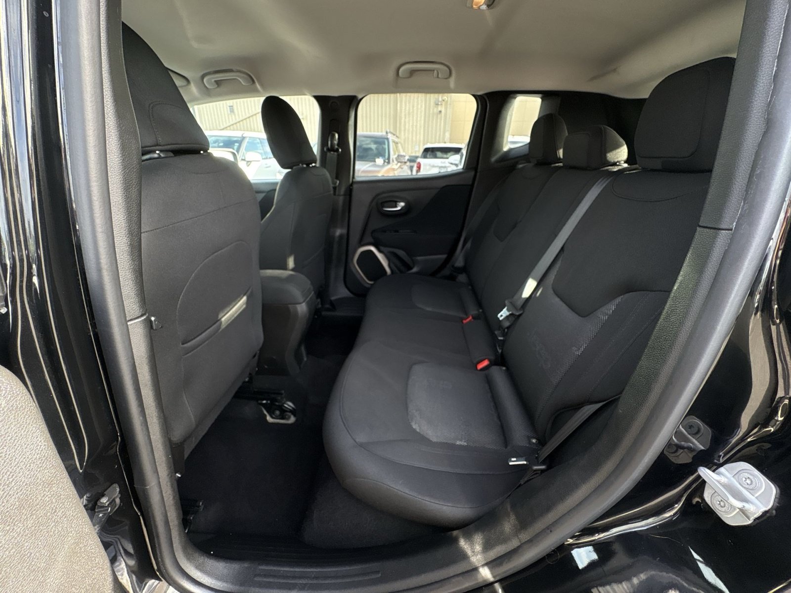Used 2017 Jeep Renegade Latitude FWD image 22