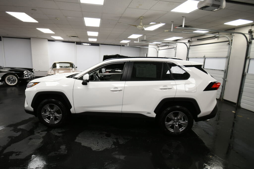 Used 2025 Toyota RAV4 XLE w/ Convenience Package image 4