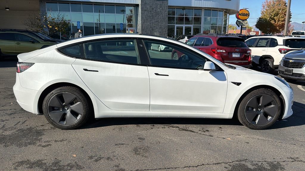 Used 2023 Tesla Model 3 Standard Range image 3