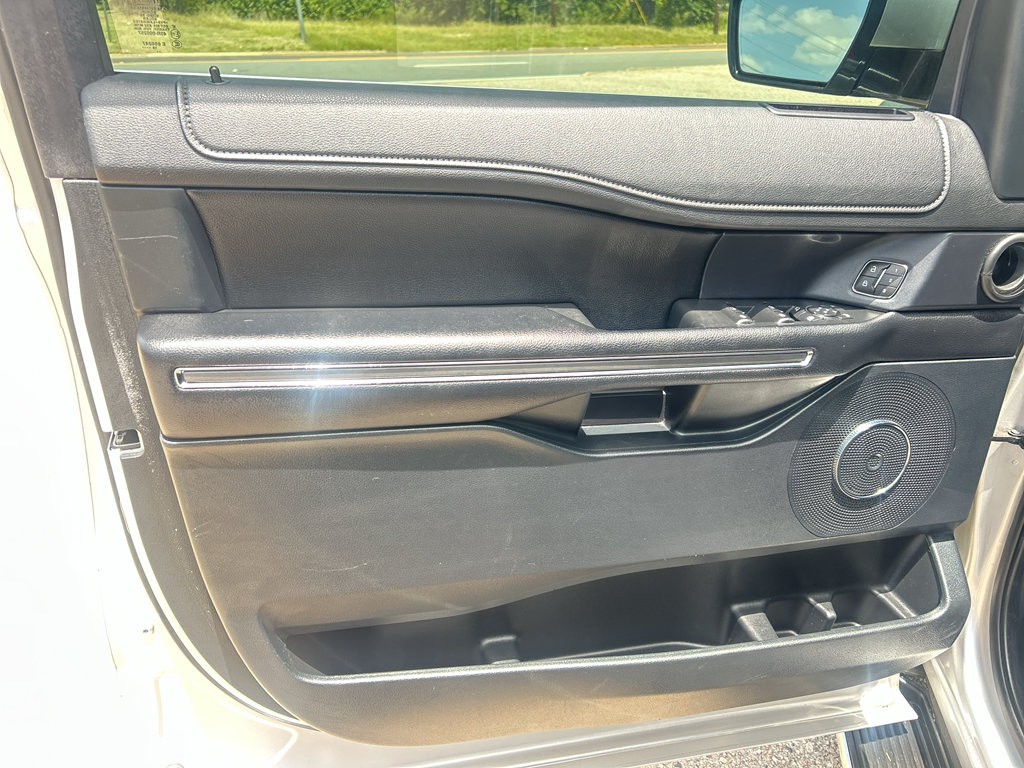 Used 2019 Ford Expedition XLT w/ Equipment Group 202A RWD image 4