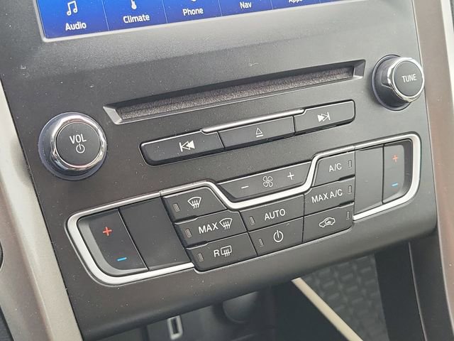 Used 2018 Ford Fusion SE w/ Fusion SE Technology Package FWD image 18