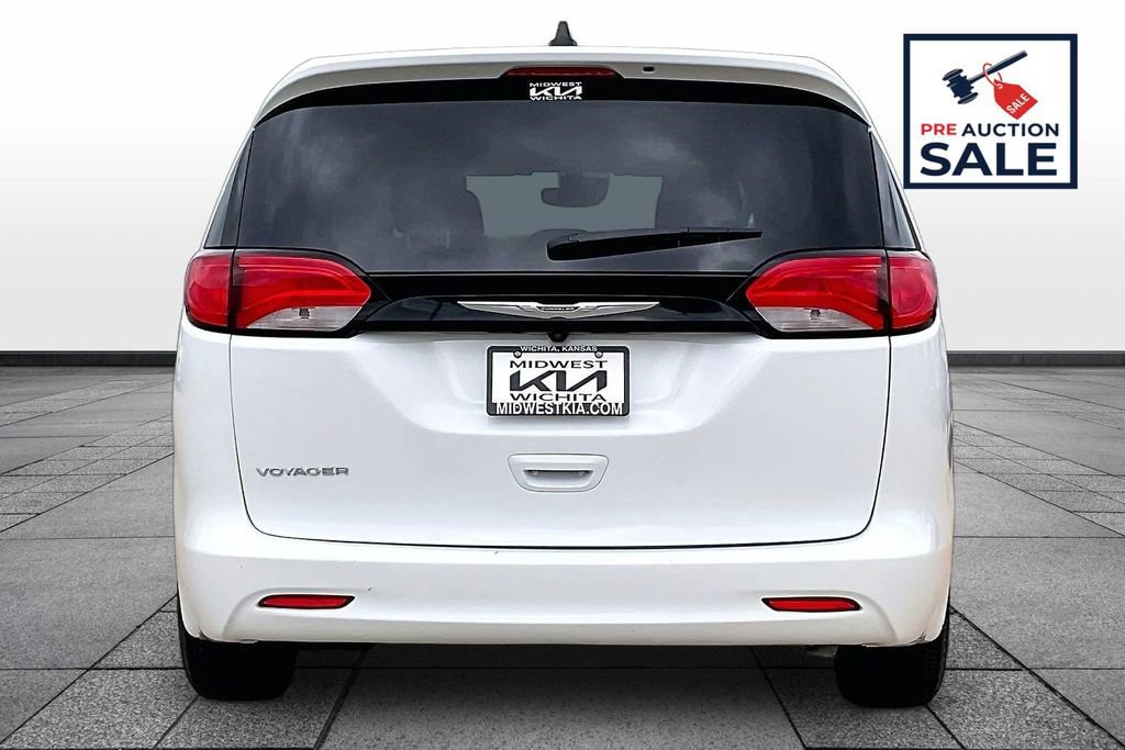 Used 2023 Chrysler Voyager LX FWD image 4