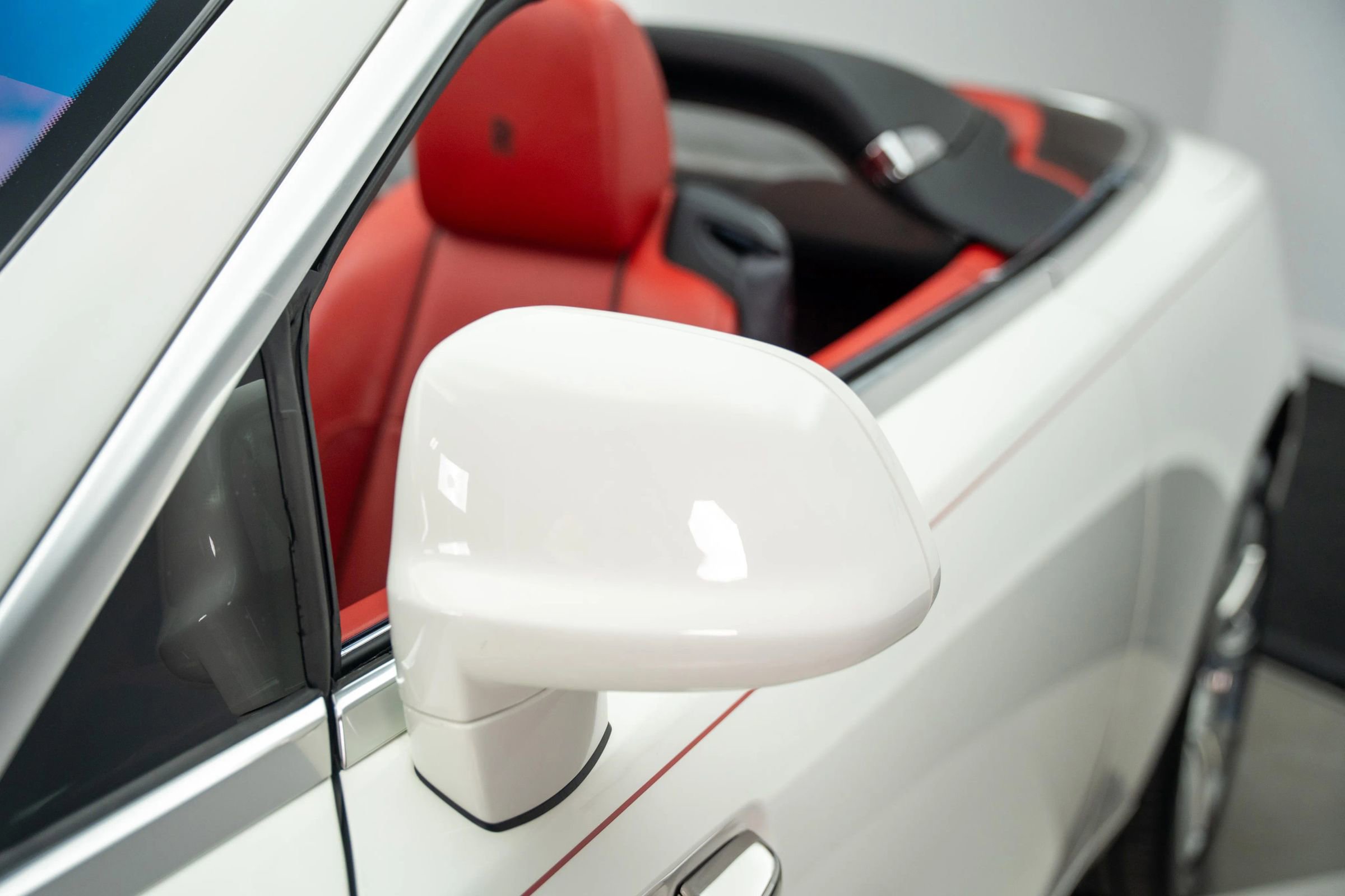 Used 2017 Rolls-Royce Dawn image 25