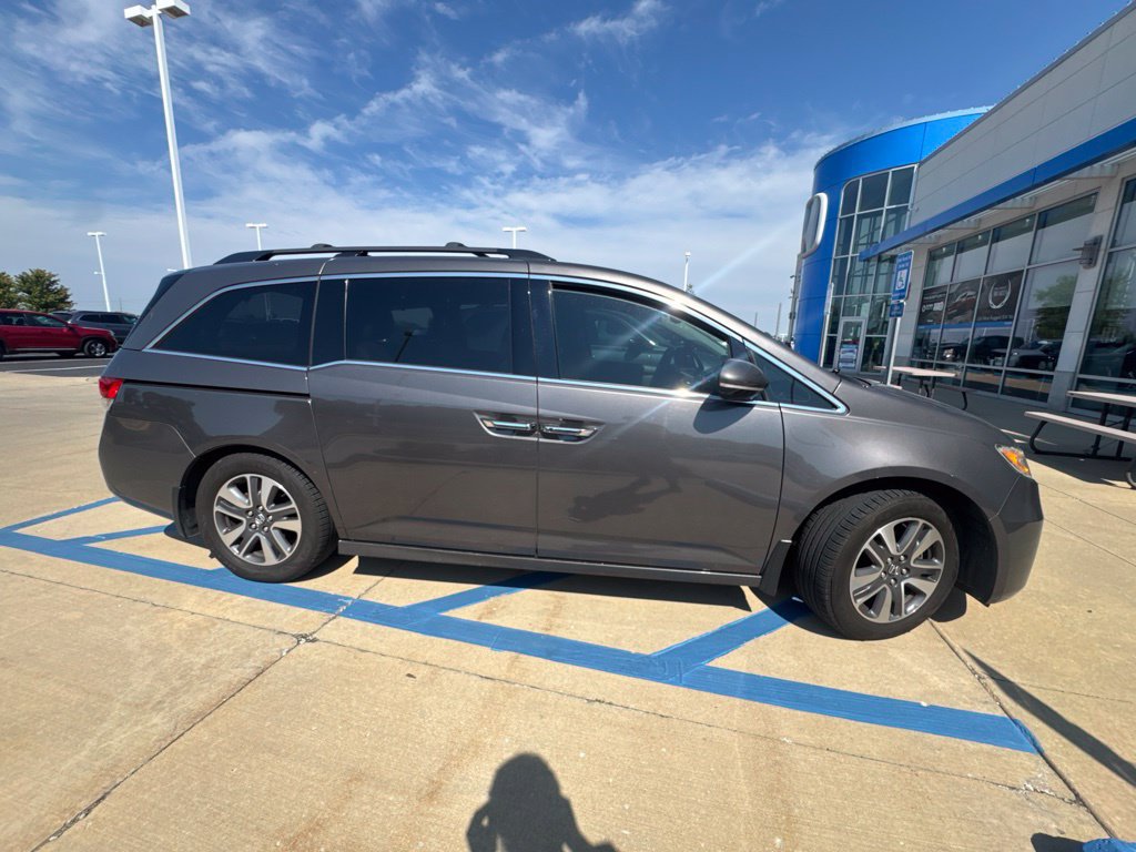 Used 2016 Honda Odyssey Touring Elite image 3