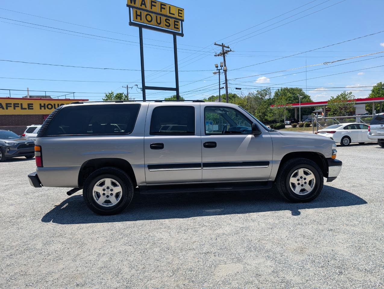 Used 2004 Chevrolet Suburban LS image 4