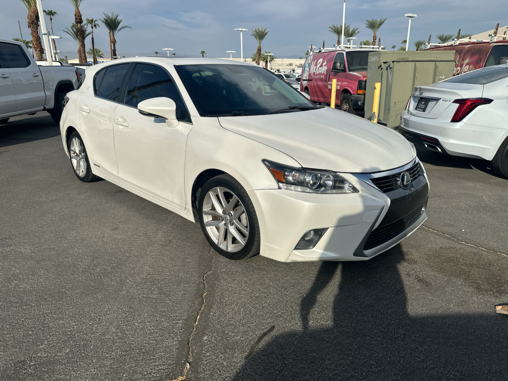 Used 2015 Lexus CT 200h w/ Navigation Package FWD image 4
