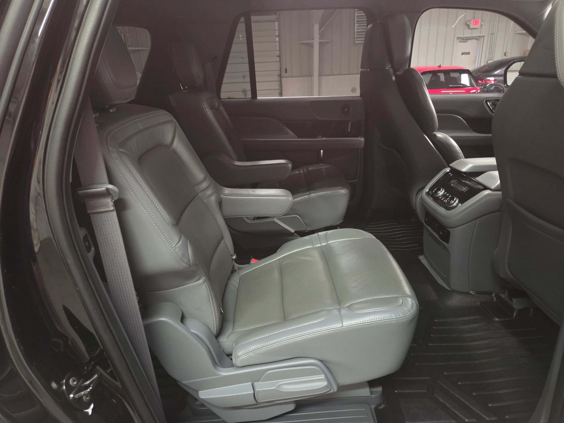 Used 2021 Lincoln Navigator L Reserve RWD image 34