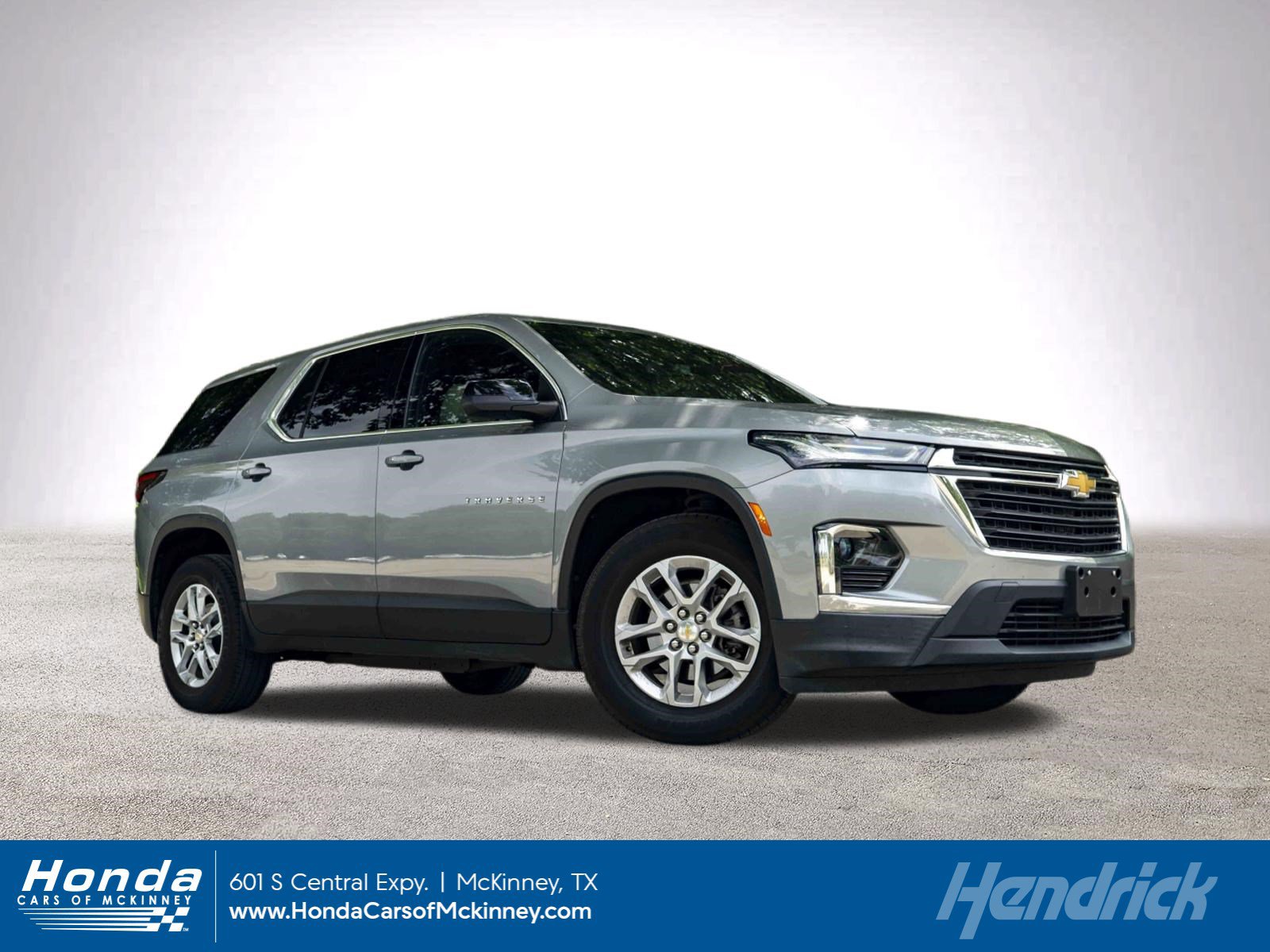 Used 2023 Chevrolet Traverse LS FWD image 1