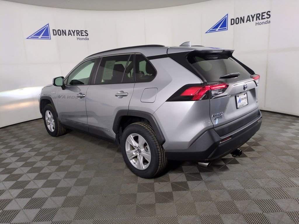 Used 2019 Toyota RAV4 XLE image 3