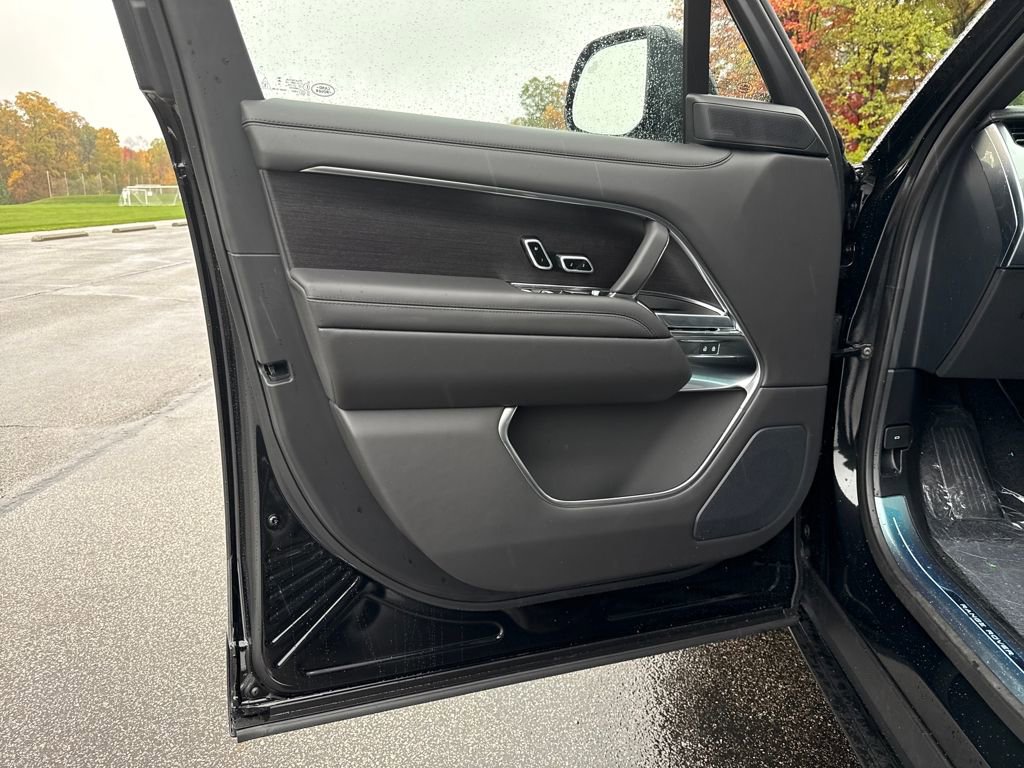 New 2025 Land Rover Range Rover SE image 10